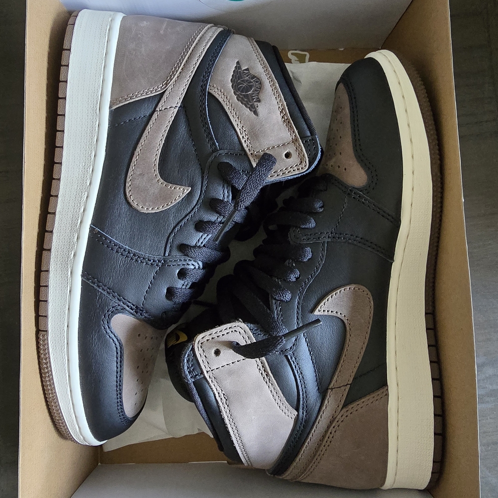 Jordan 1 High Palomino Size 7Y WITH BOX